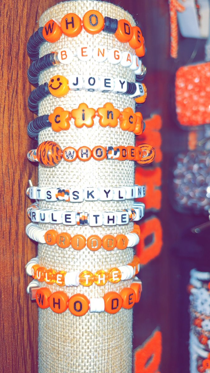 LitGawddess's tweet image. 🫶🏼BENGALS BRACELET GIVEAWAY 🫶🏼

10 pack shipped directly to you.

As promised, I’m sorry this took me a few days to post.

✨Retweet for your entry✨

Winner drawn Tuesday May 21st, 8pm central time. 

16 WEEKS = @Bengals football

Don’t forget to get your Jungle Jam tickets!