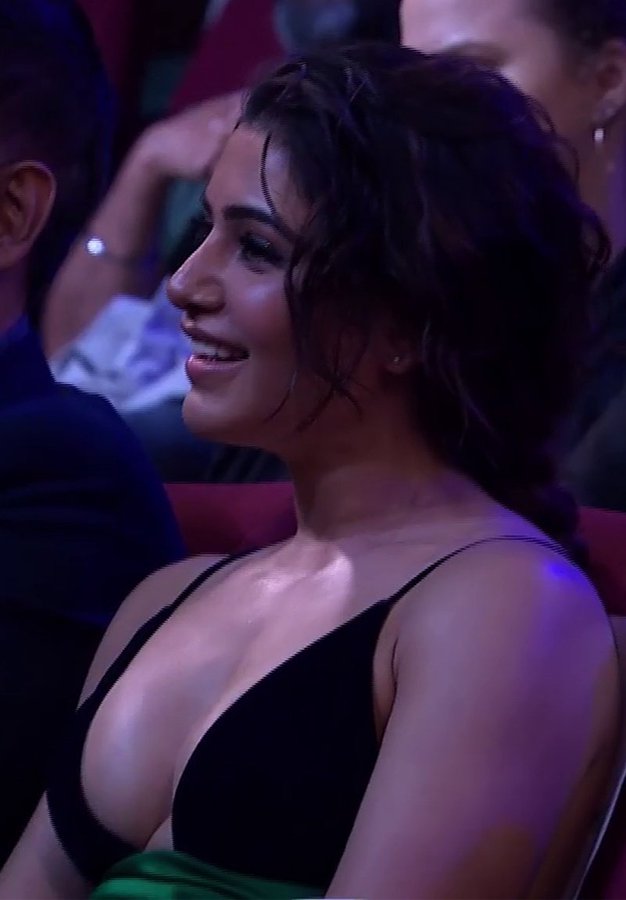 GN_DLGUaAAAvZRq?format=jpg&name=900x900