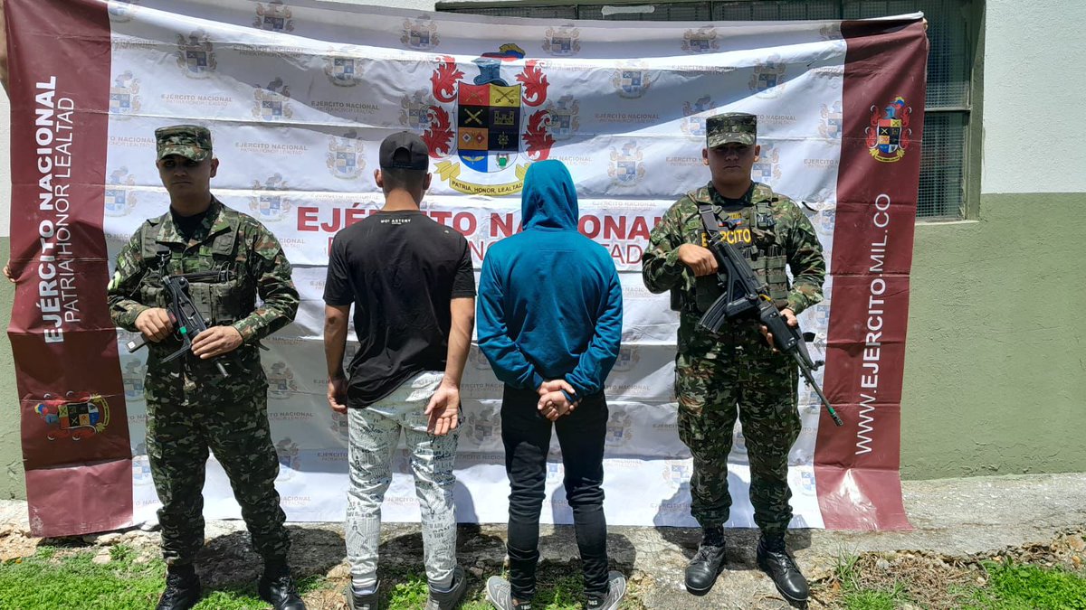 Soldados del Grupo de Caballería Mecanizado Silva Plazas #PrimeraBrigada, logran la captura de sujetos en el municipio de Duitama #Boyacá por el delito de daño en bien ajeno.
#PatriaHonorLealtad