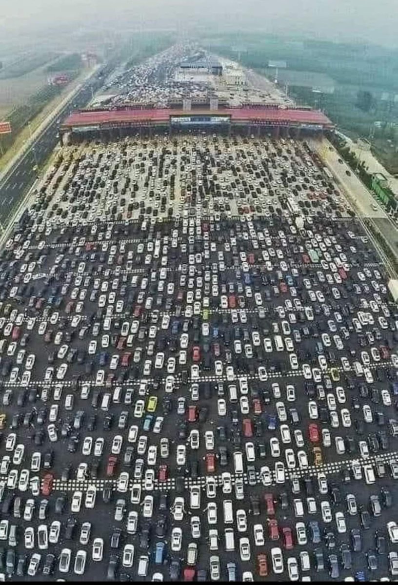 When I feel stressed or can't be bothered driving my 5mins drive to work...

I try to remember the 50 lane traffic jams in China that go down to like 4 lanes...

And then I feel better about my easy short 5 mins drive to work 😅🤣🚗