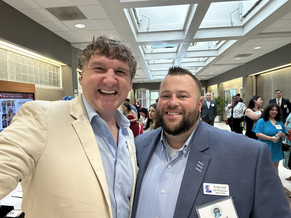 So great to run into my friend @FreebirdsShire yesterday at the @ParticipateLrng Global Teacher graduation! We go way back to the @UNCWorldView conference in 2009 or 2010. Always great to see a fellow Tar Heel educator who is doing great things!