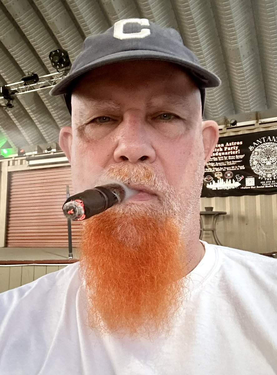 Round 2: I’ve had (and liked) several #ManOWarCigars before. 1st #SkullCrusher - this one’s a bit stronger… on my 2nd #DosXX will let y’all know in a while. If you don’t hear from me, well, you know what happened! 😎😇😂