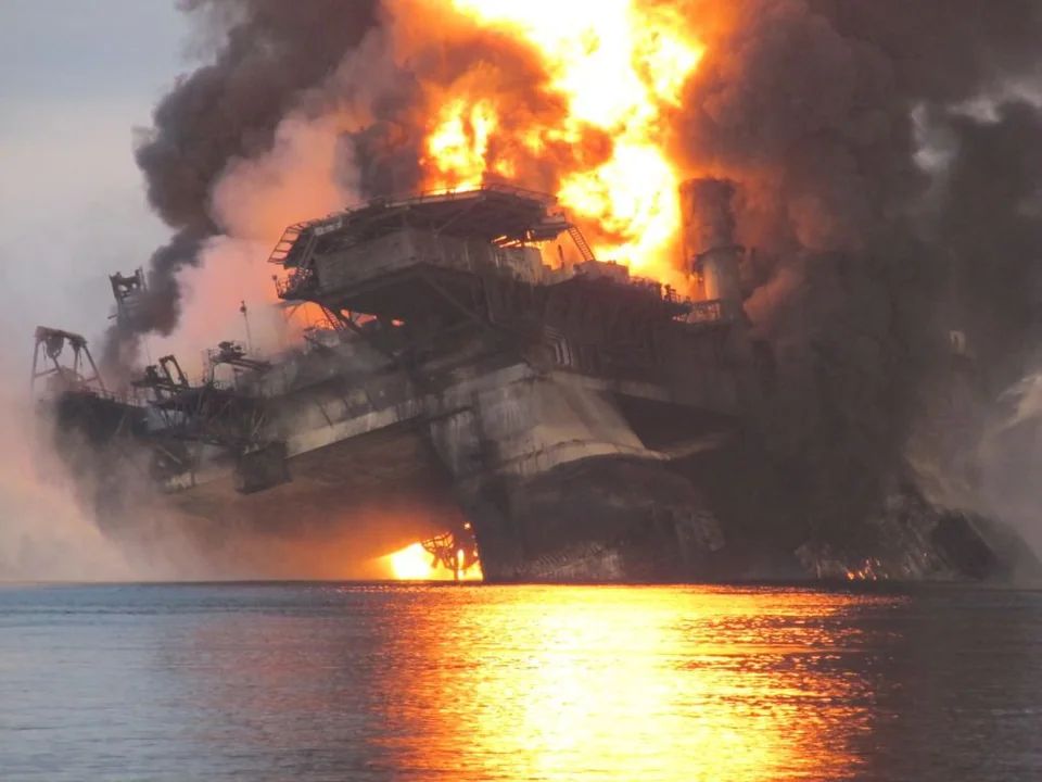 The collapse of the Deepwater Horizon Rig