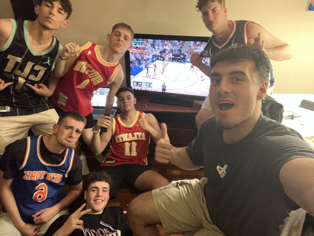 yzycastruu's tweet photo. #dormiresdecobardes #tiempodeplayoffs @MovistarPlus https://t.co/dYmp2kdxYU