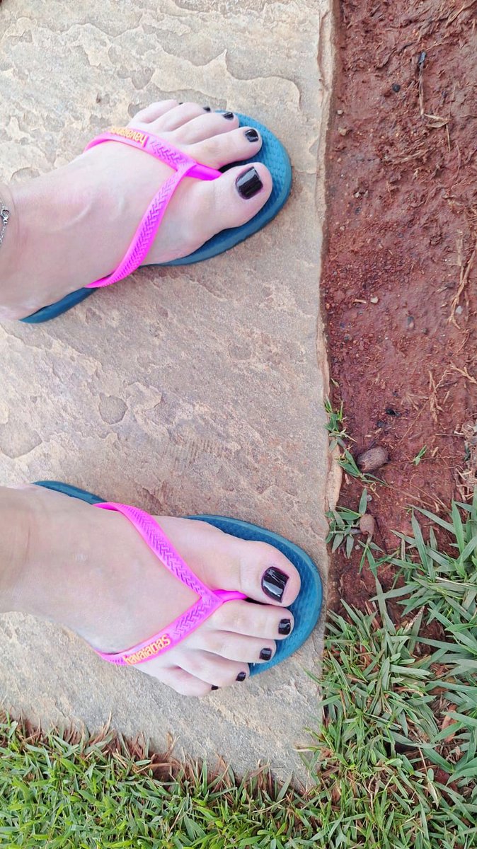 Estavam com saudades dos meus pezinhos? #Pés #Feet #Boanoite #FeetTube #footlover