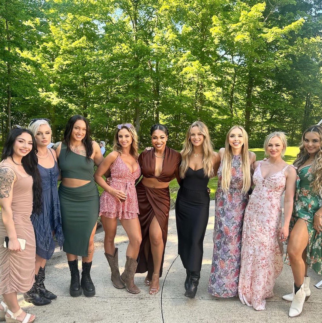 Our Beautiful Ladies of AEW🖤🩶
#aew