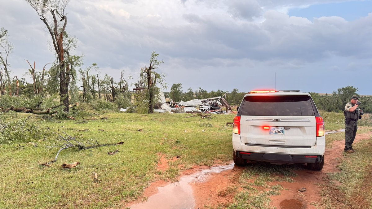 Heavy damage along the path of the 3/4-1 mile wide violent tornado. Custer county in search in rescue mode. @NWSNorman #okwx #Tornadodamage