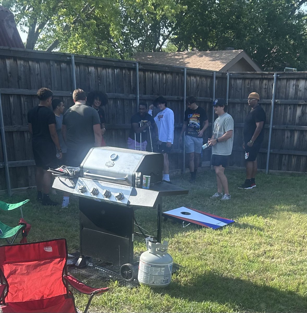 D line dinner, a perfect way to end the week and a successful spring ball campaign! Can’t wait for the fall to get here ! #TheNation