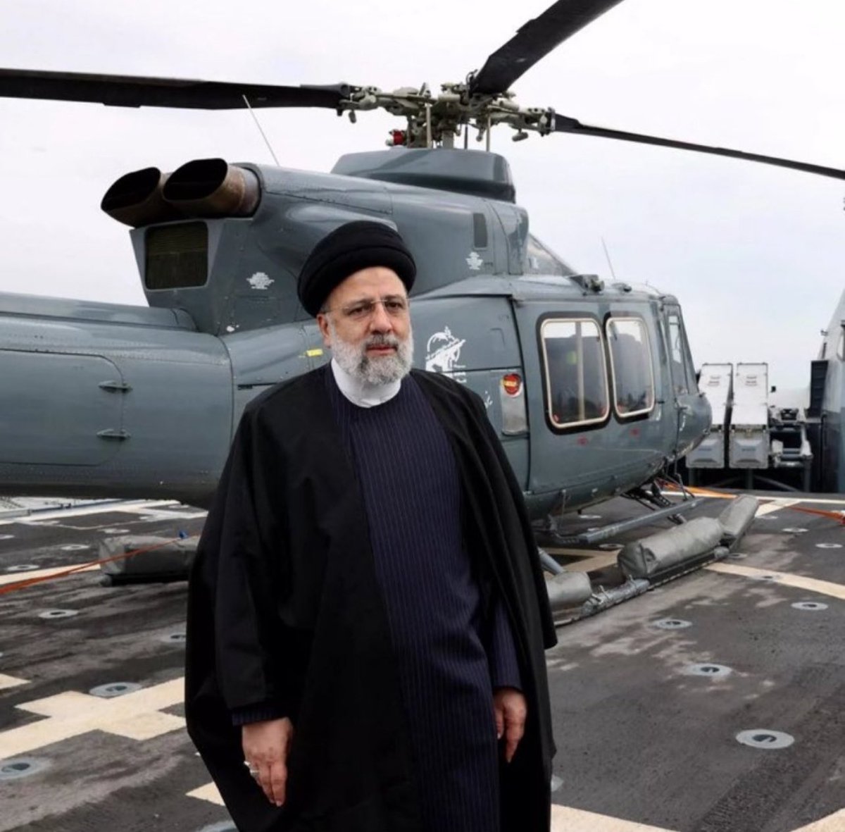 🔴 İran Cumhurbaşkanı Reisi’nin helikopter kazasıyla ile ilgili 7-8 saattir twit atmıyorum, bekliyorum… Sonuçta 2024 yılındayız, düşen bir helikopterin yerinin bulunamaması makul değil. Üstelik bu helikopterin tam donanımlı olması gerekir. 👉 Denize düşse sistem sinyal