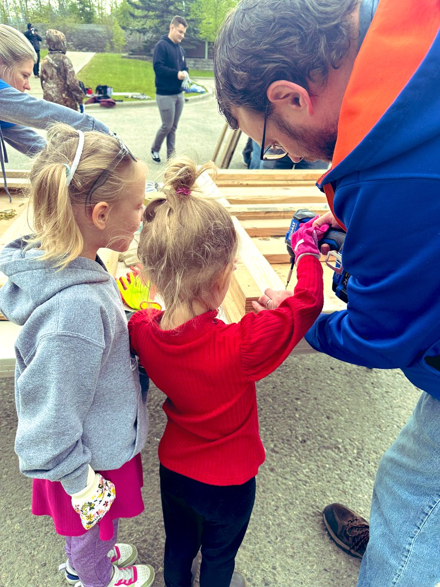 Mary_ElaineJ's tweet photo. Itโs never too early to let kids experience giving back to their community! Volunteered for Sleep in Heavenly Peace AK building bunk beds so no kids sleep on the floor. ๐ฅฐ #ImpactAlaska https://t.co/BUIpW2RZFG
