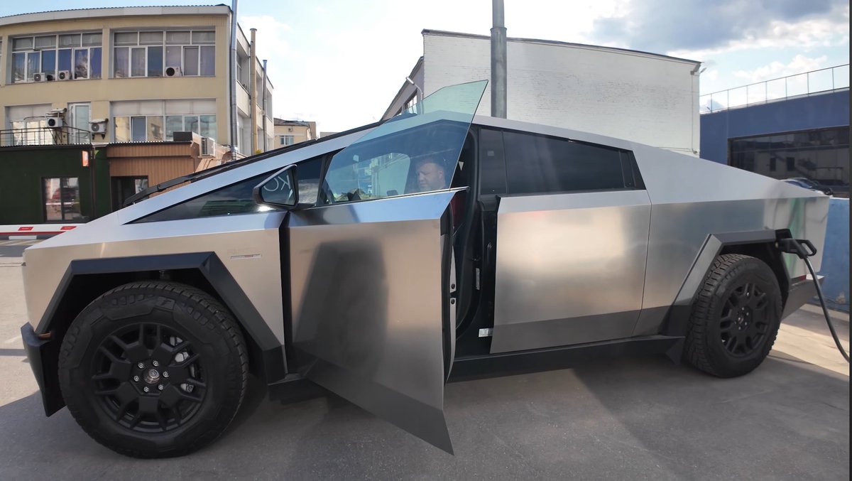First Cybertruck in Moscow

Moscow Tesla Club

📸 von Russell
youtu.be/gyBABD0hzY4?si…

#tesla #sexycars #highland #plaid #ludicrous #performance #Model3 #models #modelx #modely #cybertruck #teslavibes
