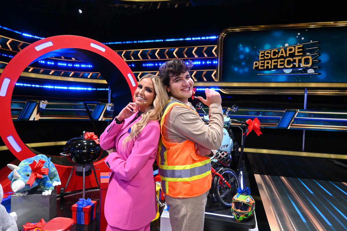 AztecaUNO's tweet photo. ¡Qué honor cerrar la temporada de #EscapePerfectoVIP con una dupla muy encantadora! 🏃🏻🏃🏻♀️💓💰✨
🔴 EN VIVO ahora:
https://t.co/RZFFzlv3ff https://t.co/tlrQIkEzGx