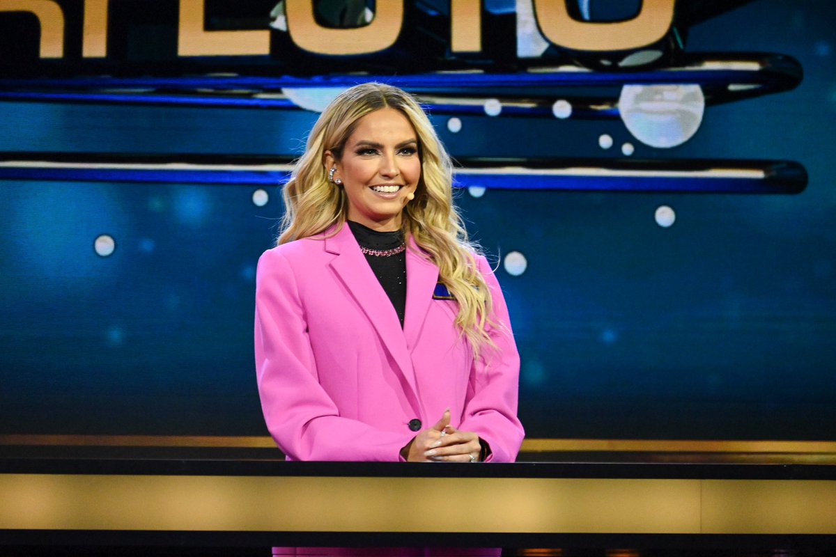 AztecaUNO's tweet photo. ¡Qué honor cerrar la temporada de #EscapePerfectoVIP con una dupla muy encantadora! 🏃🏻🏃🏻♀️💓💰✨
🔴 EN VIVO ahora:
https://t.co/RZFFzlv3ff https://t.co/tlrQIkEzGx