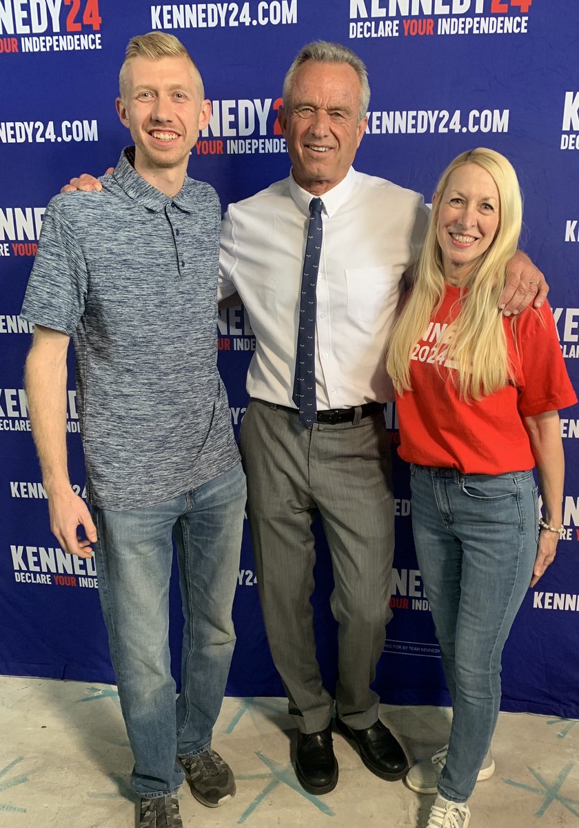 I didn’t think meeting Kennedy last night could be topped… until today!!  
My son and I went to his rally, and Kennedy was so inspiring!!  @MattGeving and I got a picture, and then Kennedy said, “Let’s get one with just your son, too”!! 🤩
So awesome and thoughtful.   
Picture