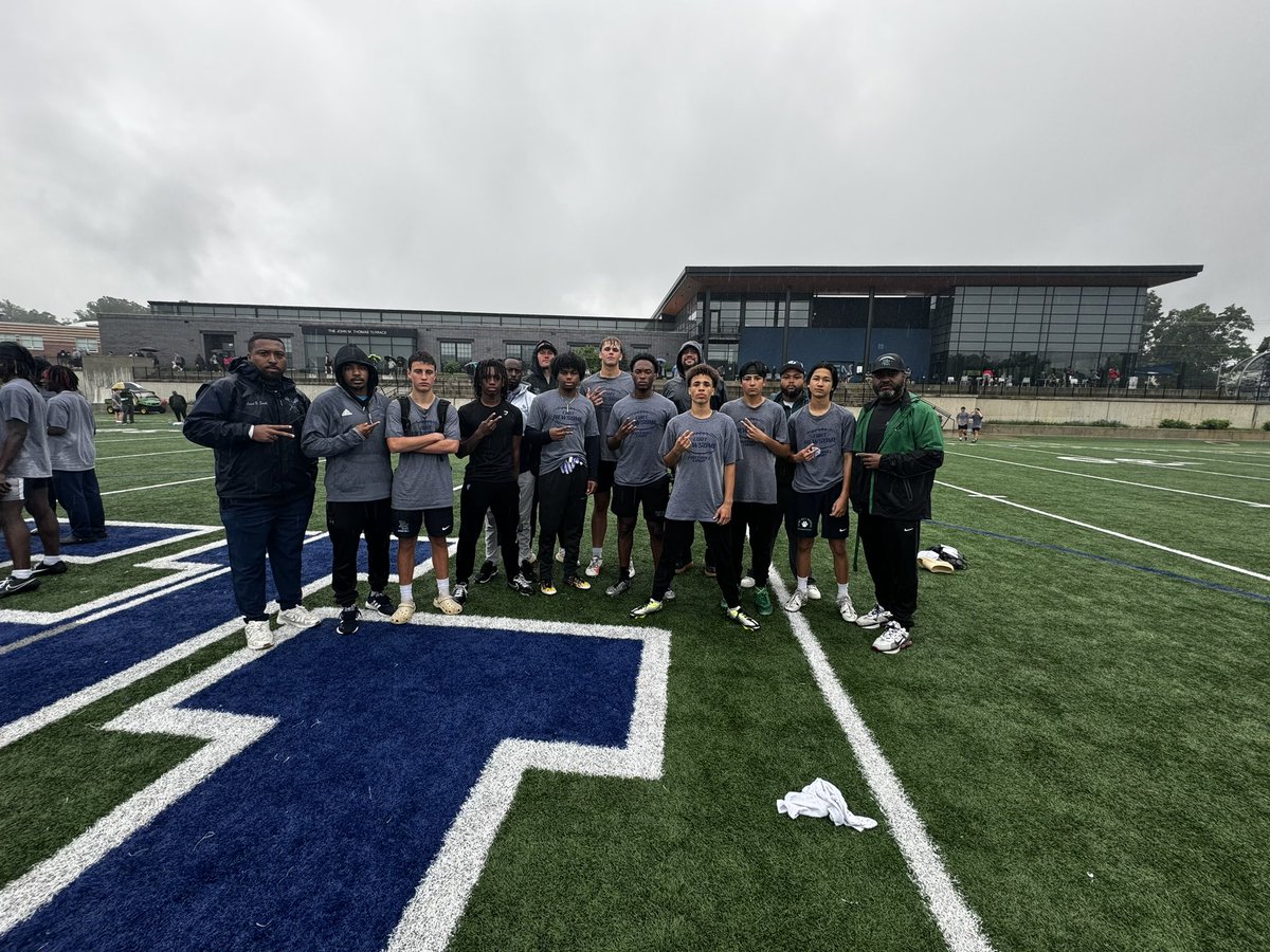 Appreciate @CoachBsmith_ @CoachFeltPVO @Coach_CMartin_ @CoachDan_DeNure and all the players who weathered the 🌧️ and balled out at the @EmoryHenry_FB Camp!!