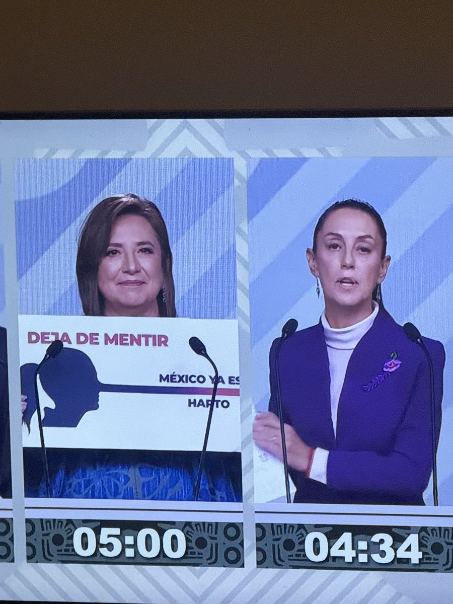 JAJAJAJA AL ENCARGADO DE ESTE POSTER, MORR@ TE LA RIFASTE NO LA VIMOS VENIR!!!! BUENÍSIMAAAA!!

FELICIDADES!!