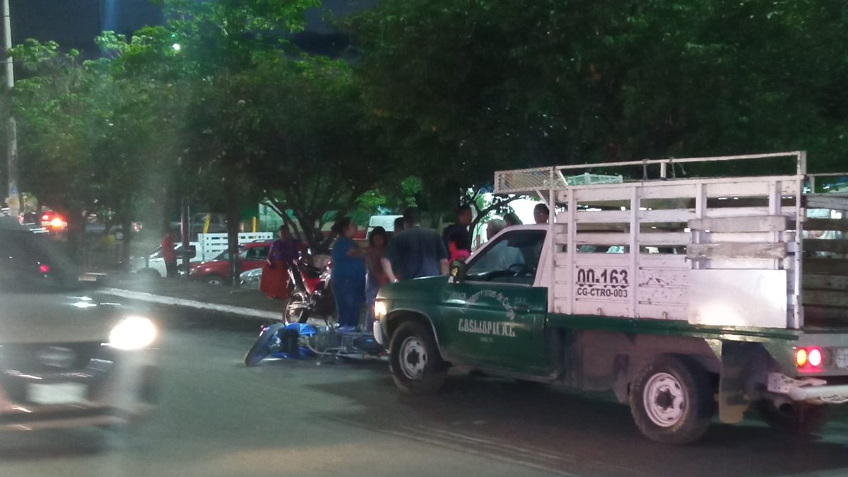 #ReporteCiudadano Accidente vial crucero de Plaza Bella #precaucion conductores #Oaxaca