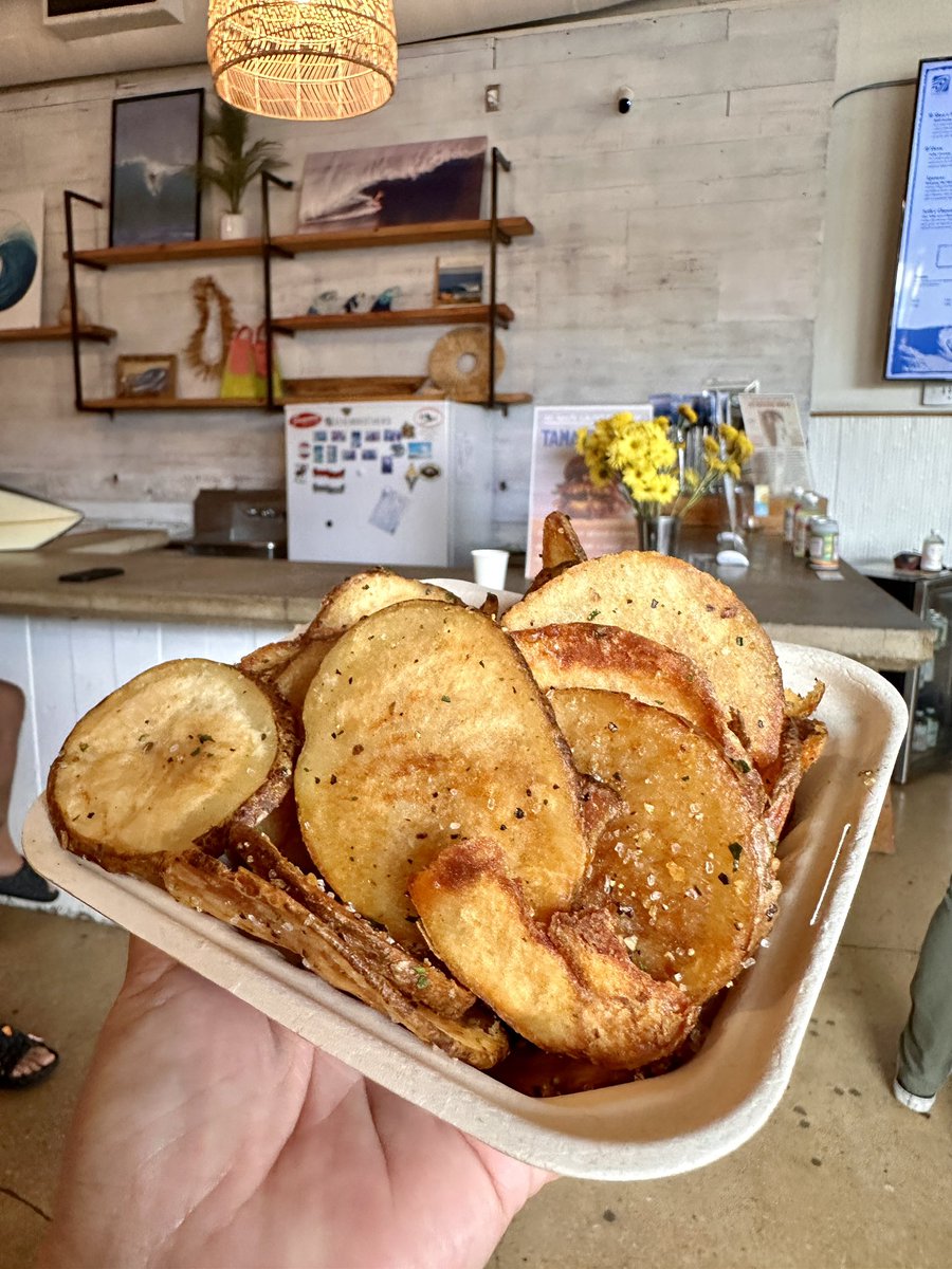 Howeaii's tweet image. Got to try #SevenBrothers burger lineup today as part of a @yelphawaii event - Paniolo Burger was my fave, would come back just for those fries 😍 #yelphawaii