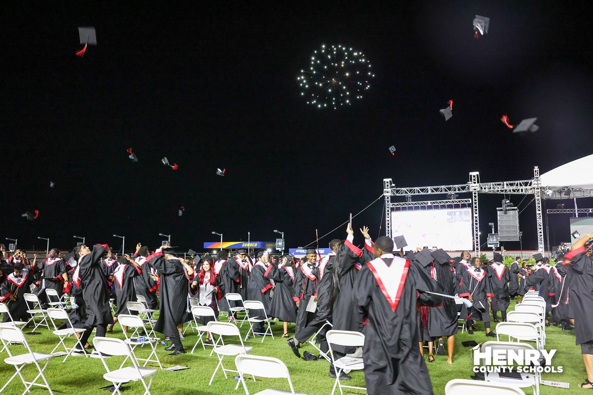 Congratulations to the @DHS_HCS #Classof2024! These Bulldogs were tenacious in their pursuit of this milestone, and we wish them all the best on their next adventure! #WinningforKids #HenryProud #YouBelongInHenry