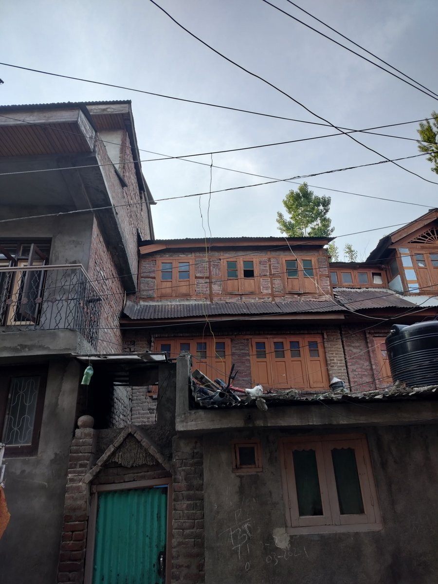 Early morning checking squad found large scale hooking on bare conductor in Guru Bazaar, Shaheed Gunj and Karanagar localities of ESD Karanagar. Offenders can expect heavy fines, disconnections, and legal action. @diprjk