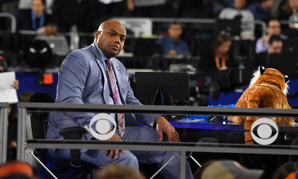 JordanCockrell3's tweet photo. @NBAonTNT Barkley trying to forget 2019 in Minneapolis https://t.co/2P0aHvJdE1