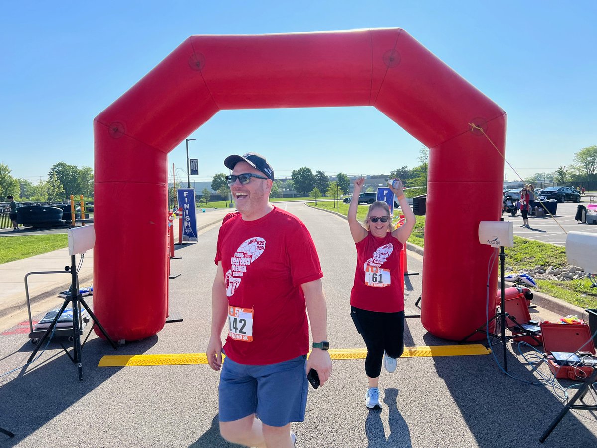 What an incredible Lew Blond Run! 👟🎉 Thanks to all participants, volunteers & sponsors (more than 600!) who helped make the day a success in support of @LesTurnerALS! Pics: info.district30.org/LBRpics24 & Smile Mile pics: info.district30.org/LBRsmile24  See you next year! #d30learns #5K