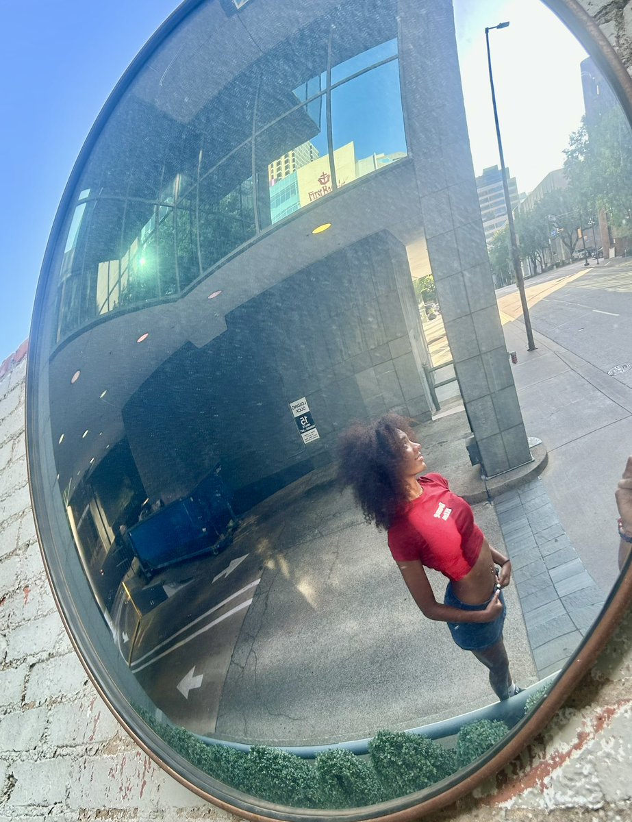 zoe_ZM5's tweet photo. Big hair …don’t care🤷🏽‍♀️ https://t.co/vdHCtwZtXT