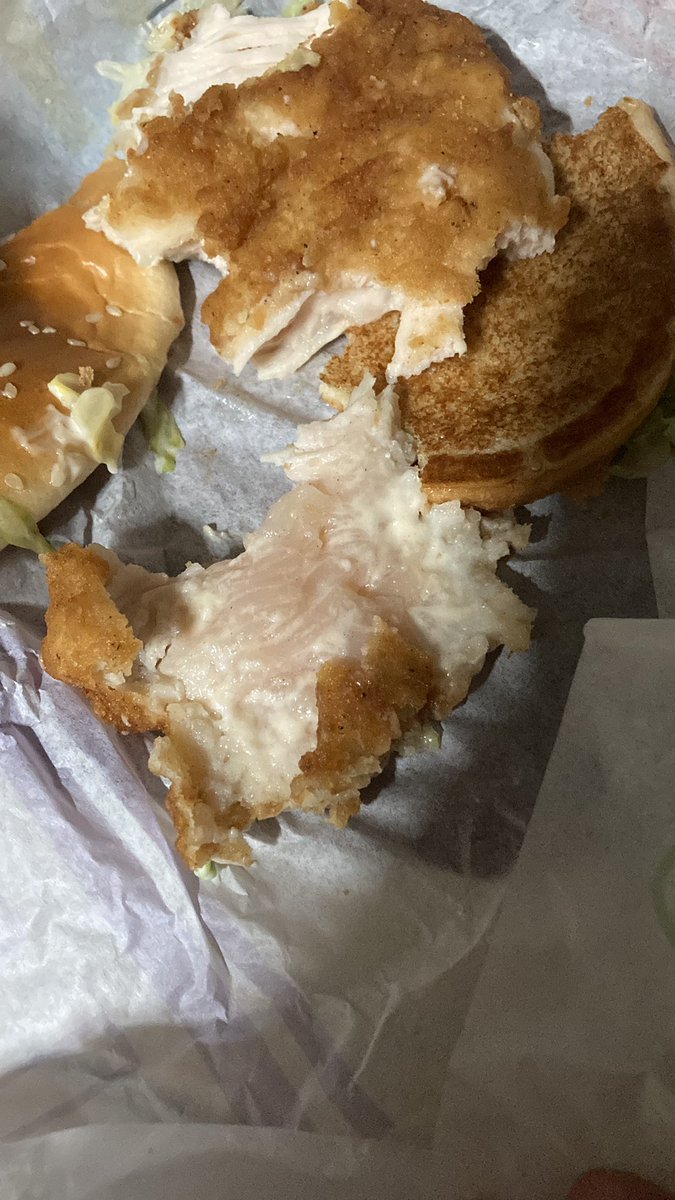 nottcaa's tweet photo. @McDonaldsMexico @McDonalds que te hice para que me pagaras con comida cruda?🥲
#McDonald https://t.co/DvfwLRts5n