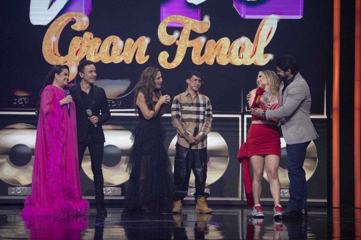 Estamos tan emocionados con esta GRAN FINAL 🥹😍 ¿Qué es lo que más les ha gustado hasta el momento de #JuegoDeVocesUS? No se despeguen de Univision, está INCREÍBLE ✨