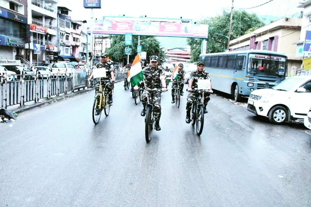Cycle Rally was organized in Indo-Bhutan border town Jaigaon to spread awareness about Mission LiFE (Lifestyle for Environment) #MeriLiFE 
Sh Dhiraj Kumar, Second-in-Command, Officiating Commandant of 53rd Battalion, SSB led the cycle rally.
@PMOIndia 
@HMOIndia 
@PIBHomeAffairs