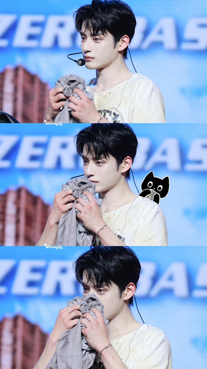 240513 Showcase 쇼케이스 

땀 닦는 깜냥이 

#김지웅 #KIMJIWOONG #제로베이스원 #ZEROBASEONE #제베원 #ZB1