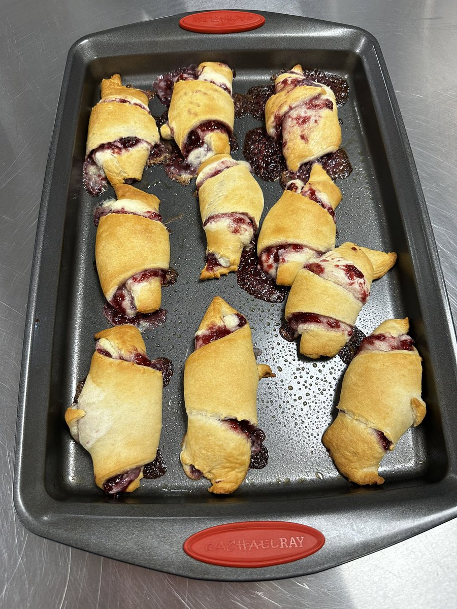 VHSRoom109's tweet photo. Our last lab in Intro to Culinary! I give the students a can of crescent rolls and they have to come up with a recipe using them! I will miss this class but look forward to seeing some of them again in advance levels courses! #isdstrong @ISDSchools @Vanhorn_falcons https://t.co/41buVs7rTF
