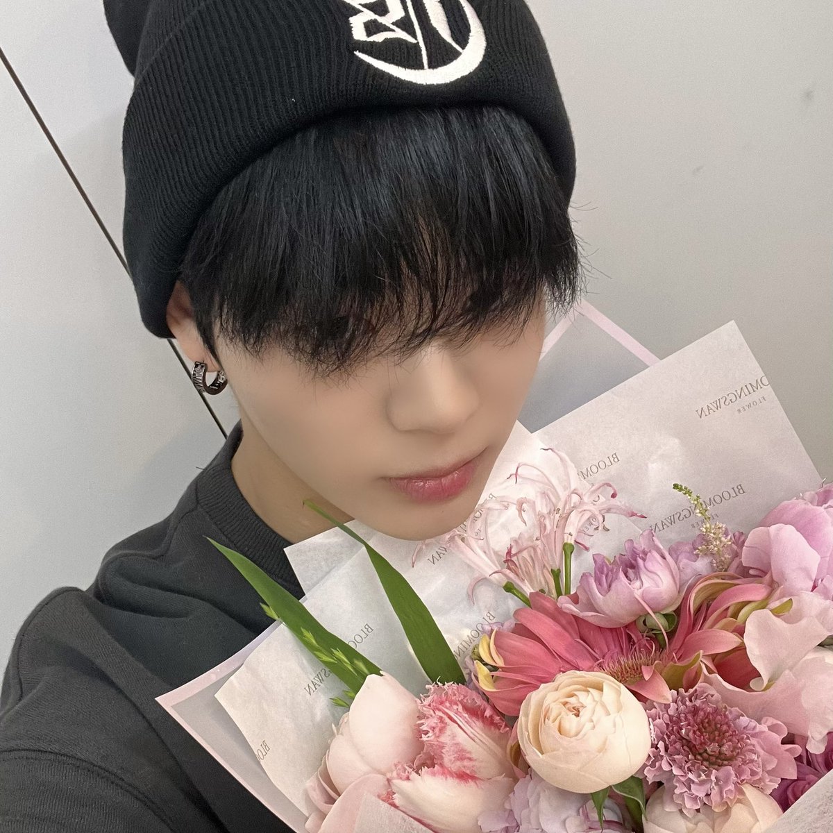 [📸]
아기 강아디 어른 강아지가 되다❣️
정현이 성년의 날 축하해🌹❤️

#EVNNE #이븐
#문정현 #MUNJUNGHYUN
#성년의날