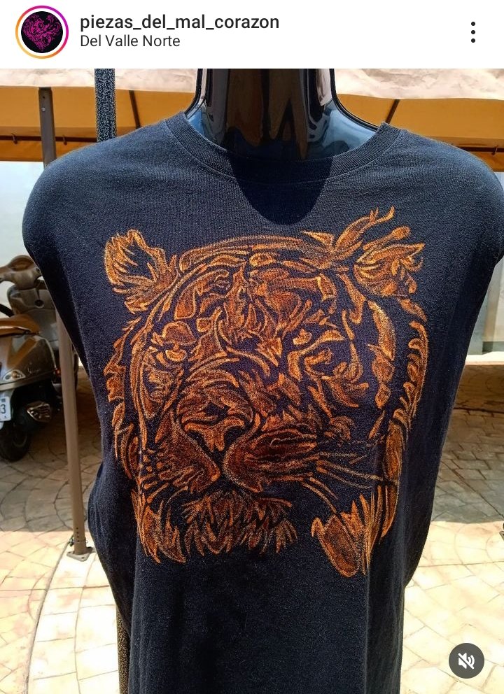 A) o B) 

#tigre #cloro #bleach #tiedye #handmadewithlove💜 #hechoamanoconamor💜 #artesanomexicano #PiezasDelMalCorazón💜🧿🕉️ (des)#pintadoamano🎨🖌️ #madeinMéxico🇲🇽 #hechoenMéxico