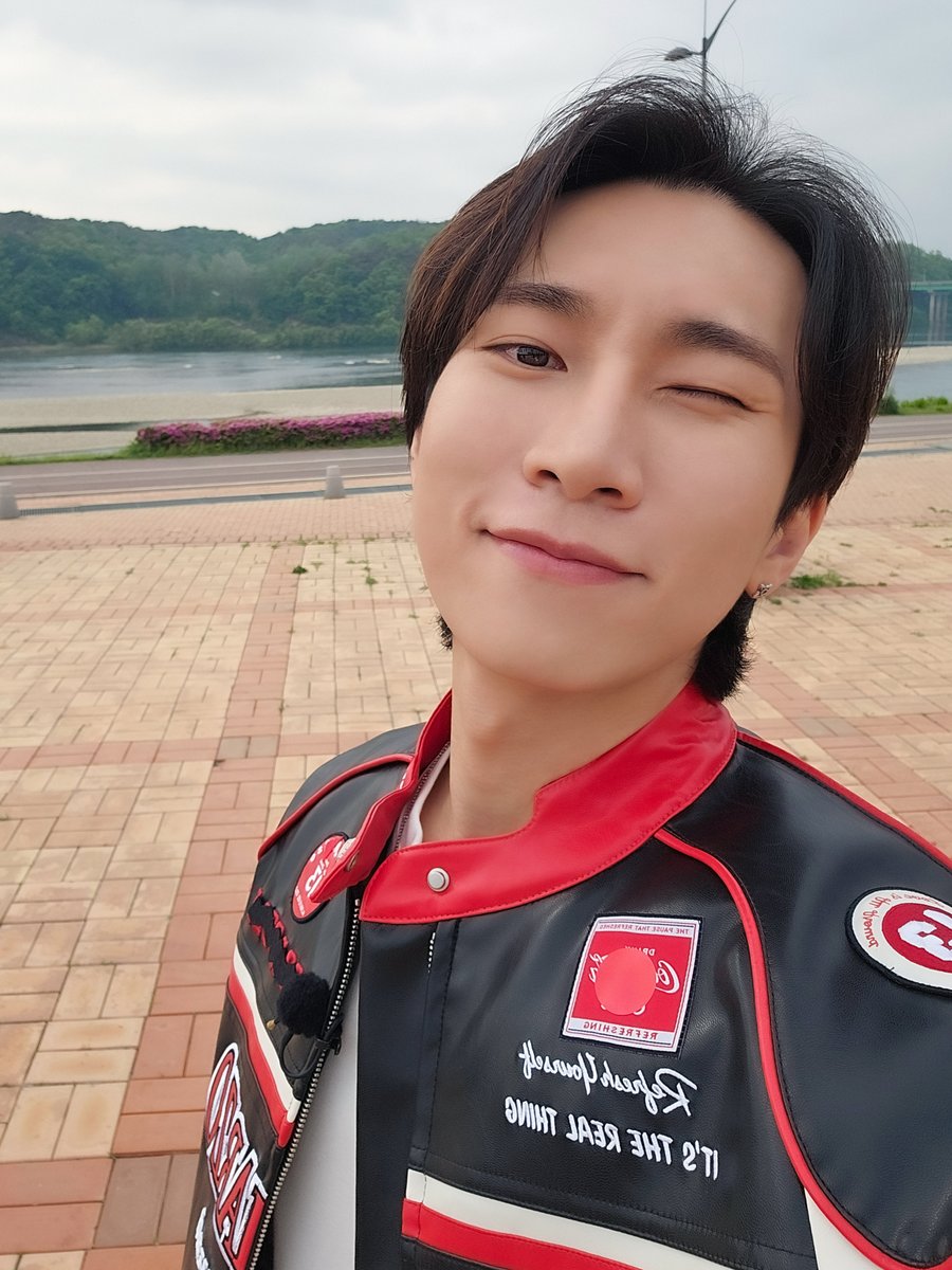 [⏰] 잠시 후 8시! SPOTV2 <All About Motorsports>에 은광이 출연합니다 ᐠ( ᐕ )ᐟ #비투비 #BTOB #서은광 #SEOEUNKWANG @BTOB_SEKwang #AllAboutMotorsports