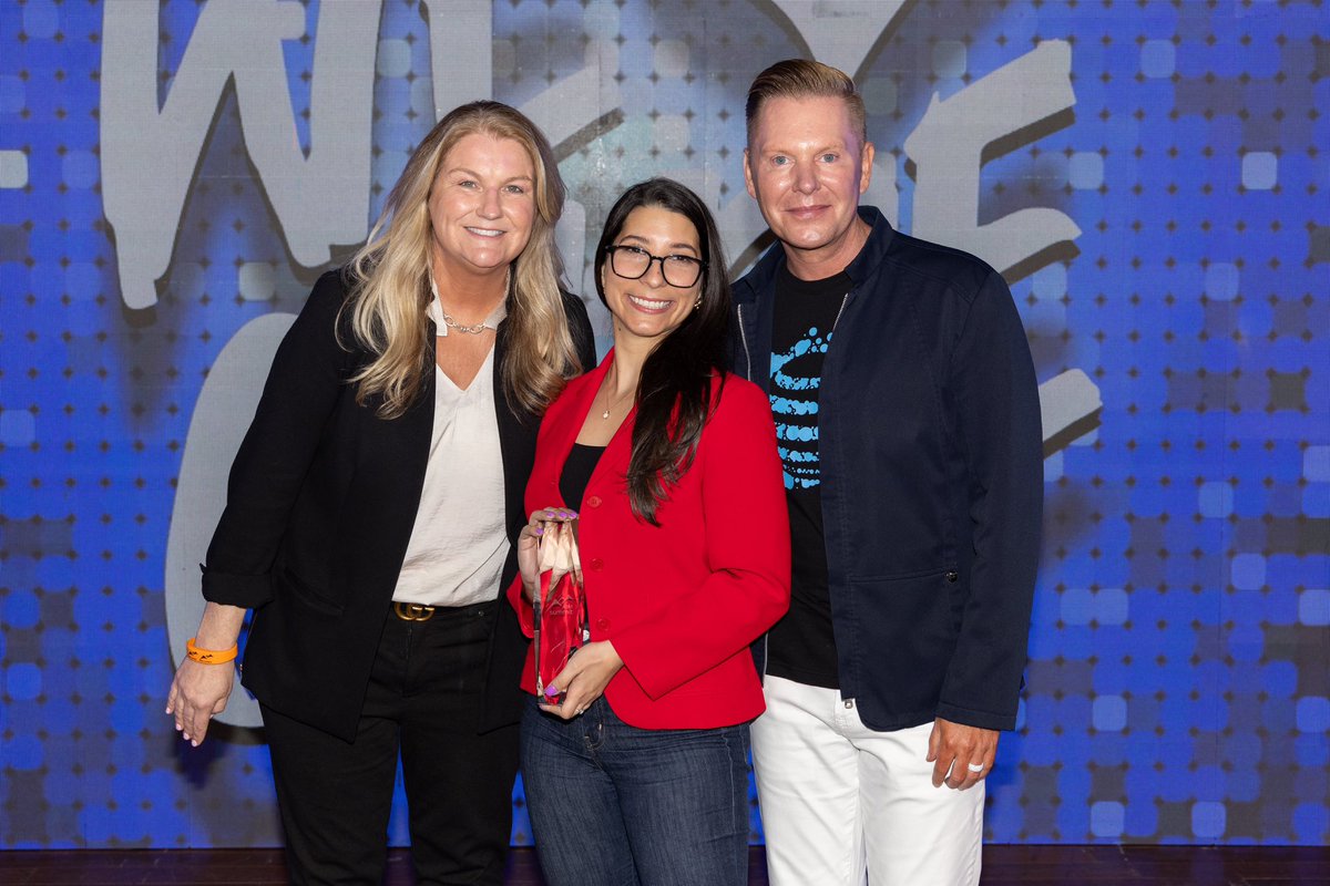lmaryperez's tweet photo. Grateful for this opportunity to share with the Team. Thank you @ATT! Hoping to see many more MSS winners next year! #attsummit @TonySmith4Sales @banks_dvb @TheGoodLifeKev https://t.co/CeKaVwsPOt