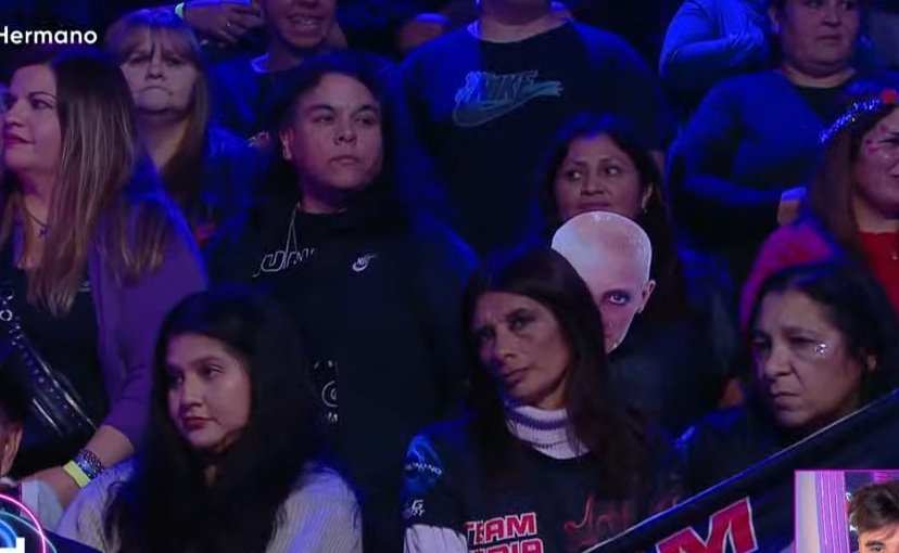 El elenco de el planeta de los simios viendo como critican (el nuevo reino)