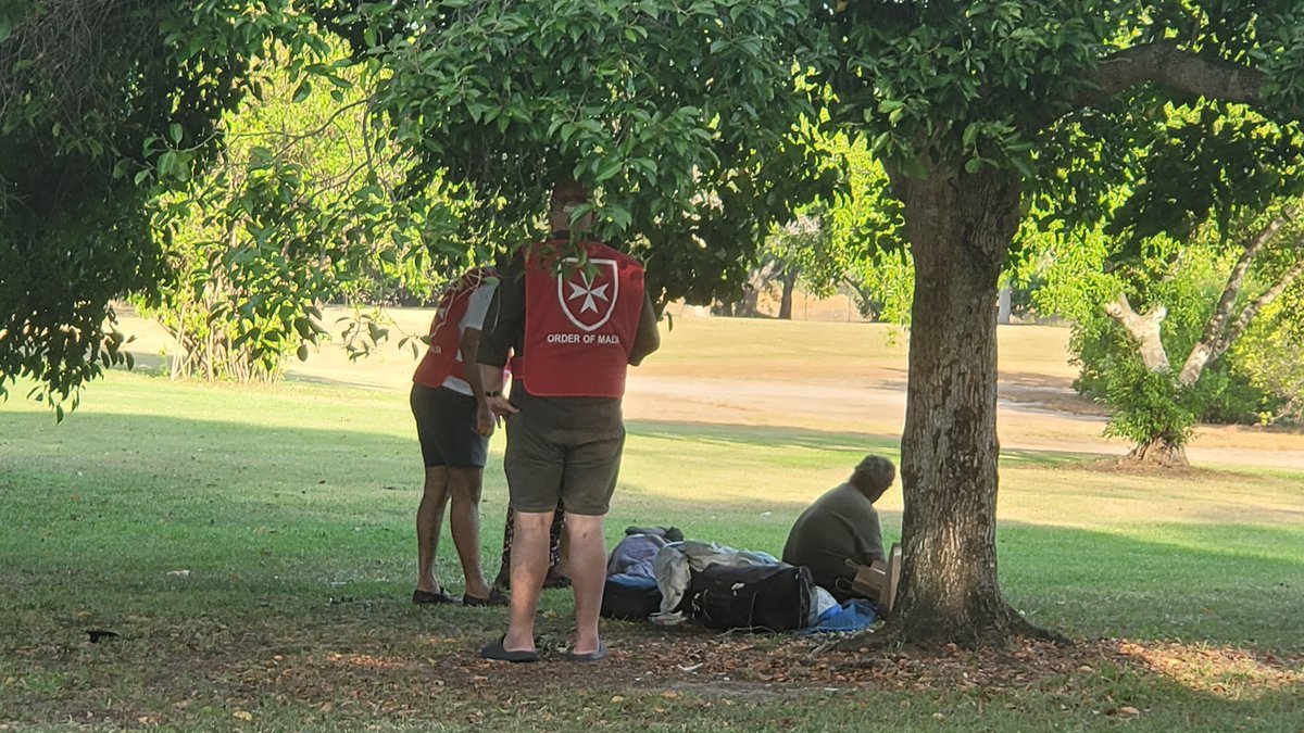 #OrderofMalta #volunteers delivering food to the homeless in Darwin.