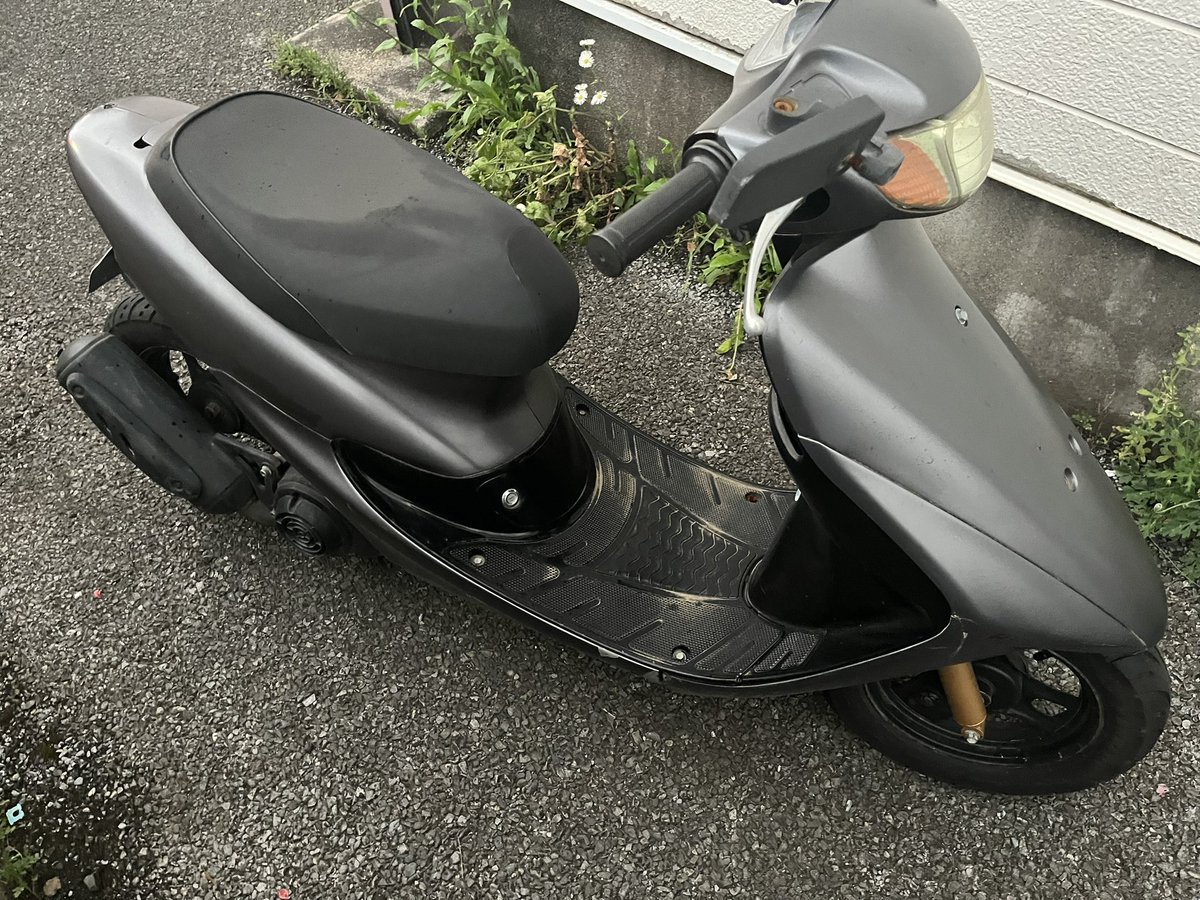 x_xtowa722x_x's tweet photo. 原チャも売りたい。

ライブDIO AF34 ボアアップ、ロンホイ
エンジン詳細不明ですが80kmぐらい出ます。
走る止まる曲がる問題無し。

4万ぐらいになれば嬉しい
#バイク売ります
#原チャ売ります
#原付 https://t.co/c6NkcyRD2i