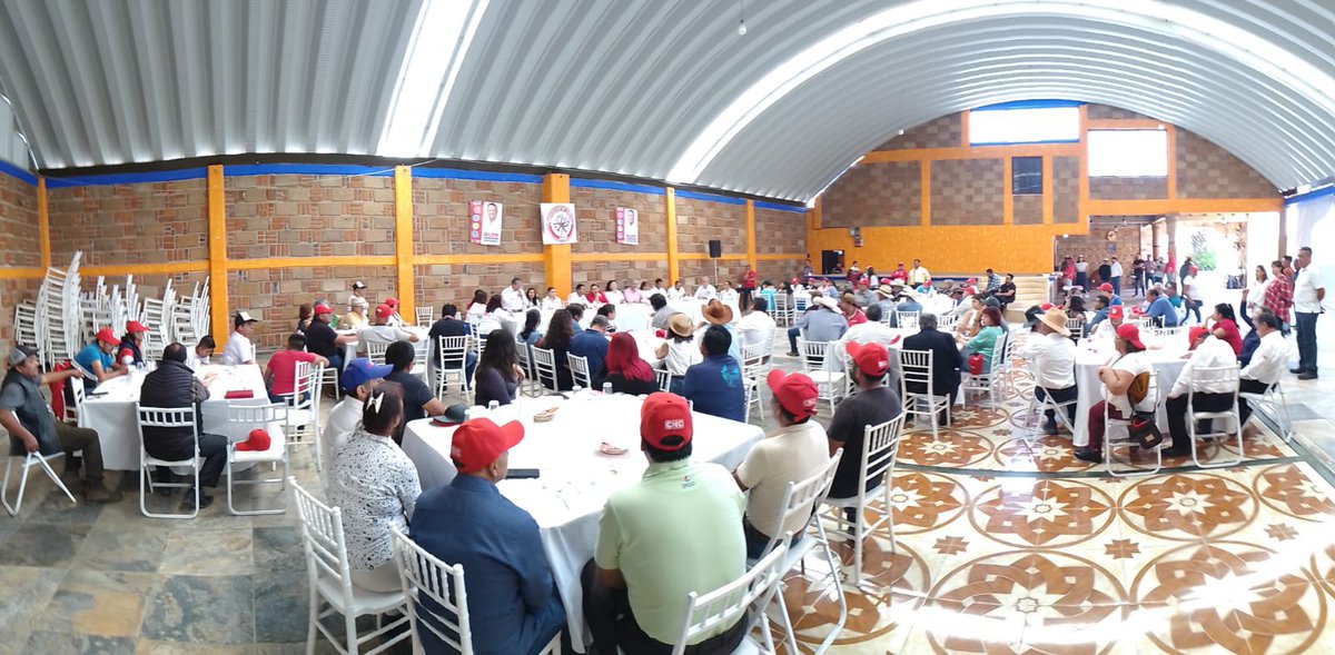CNCEdodeMex's tweet photo. Desde el bello municipio de #Cuatitlan se llevo a cabo un encuentro con Productores, Ejidatarios y una gran familia #Cenecista
Desde la @CNCEdodeMex seguiremos sembrando acciones que impulsen a los campesinos de #Cuautitlán.
#Vota5De5PRI 🗳❤️🇲🇽 https://t.co/wopzoeyko4