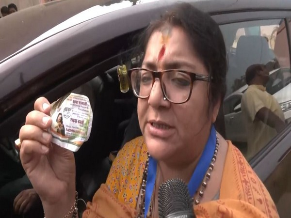 ani_digital's tweet image. Trinamool booth agent caught red-handed asking people to vote for Rachana Banerjee: Locket Chatterjee

Read @ANI Story | aninews.in/news/national/…
#TMC #LocketChatterjee #RachanaBanerjee #WestBengal