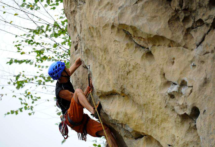 LiveinGuizhou's tweet photo. Today, local tourism departments organise rock-climbing performances by the Miao "Spider-Men". Their intangible cultural heritage and consummate skills have become the top attraction at scenic areas.
π· by Eyesnews
#LandscapeViews #ExperienceTravel #CreativeArticles https://t.co/4auJkYSwGF