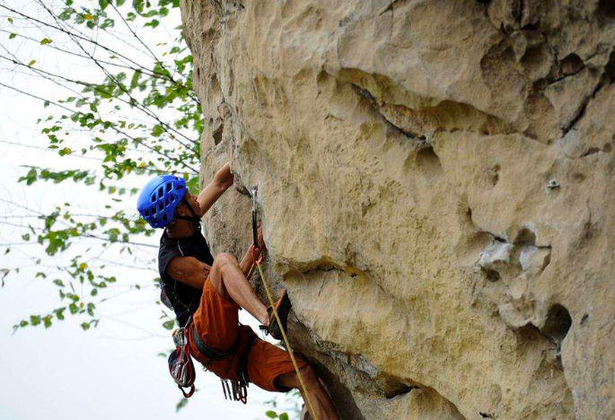 Today, local tourism departments organise rock-climbing performances by the Miao 'Spider-Men'. Their intangible cultural heritage and consummate skills have become the top attraction at scenic areas. 📷 by Eyesnews #LandscapeViews #ExperienceTravel #CreativeArticles