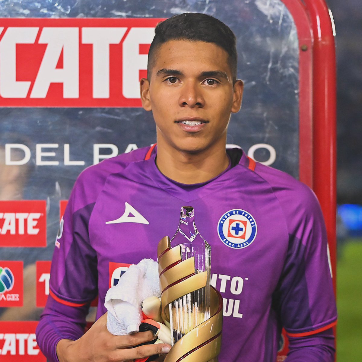 Kevin Mier demostró hoy porque es un portero de calidad. 🧤

Con el defendiendo el arco de Cruz Azul vamos a conseguir la décima. 🏆