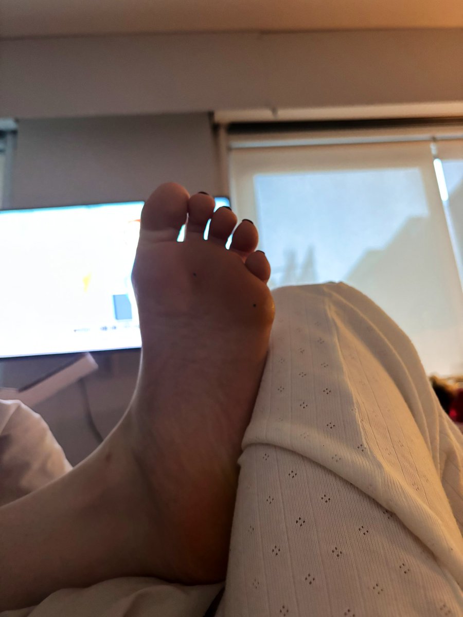 a little bone for you dogs 

feet findom Vancouver Canadian brat useditems sessions skype