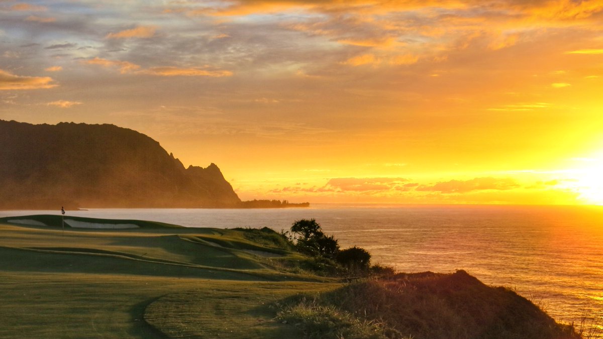 An incredible #SunsetSunday from @makaigolf 🌅

#GoGolfKauai #Golf #Kauai #KauaiGolf #Sunset #OceanVibes #Hawaii #HawaiiGolf