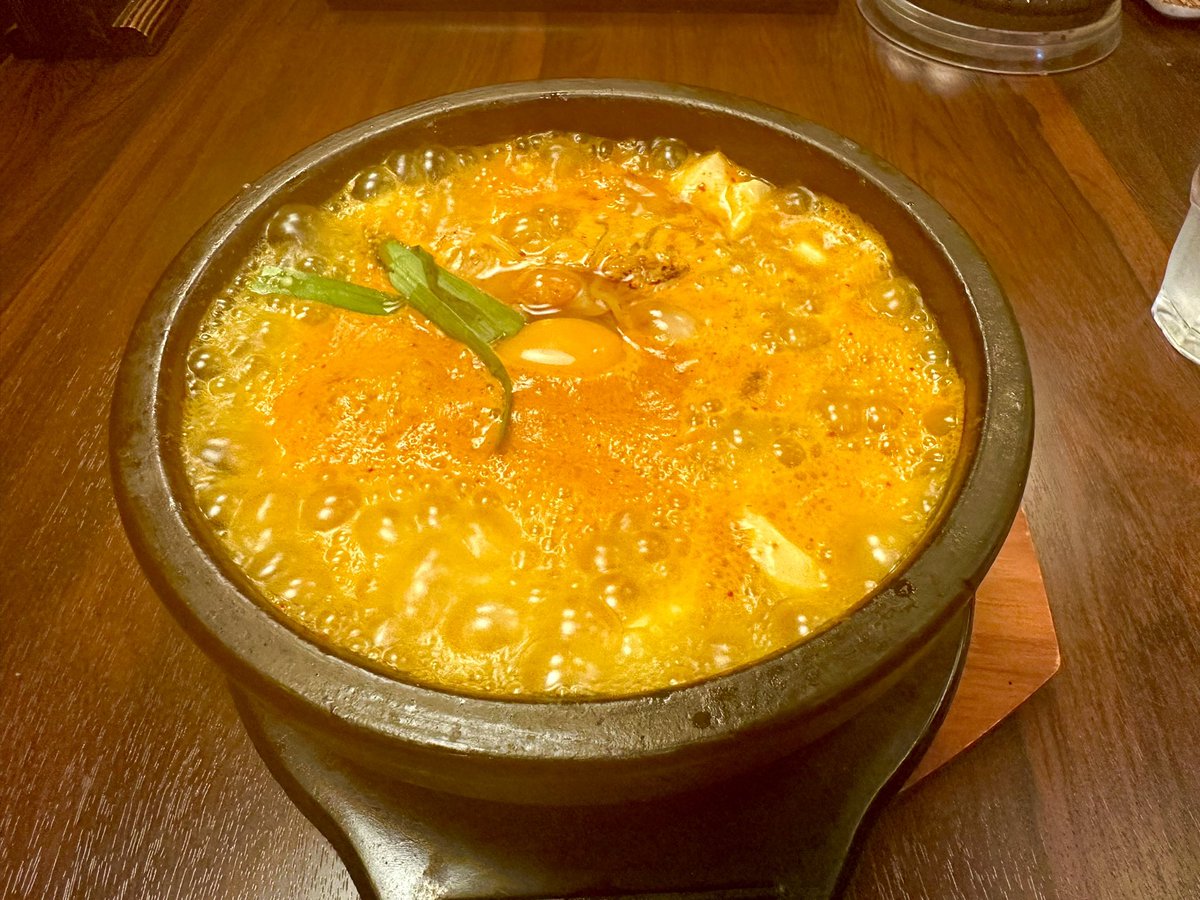 n_skywalker's tweet photo. 今日のランチは、スンドゥブラーメン。えいしんがテスト期間中なのでお弁当はお休み中。いつも奥さんが作ってくれてるので感謝感謝です🙇

#ランチ #今日のランチ #スンドゥブラーメン #スンドゥブ https://t.co/5LgbEWMpZw