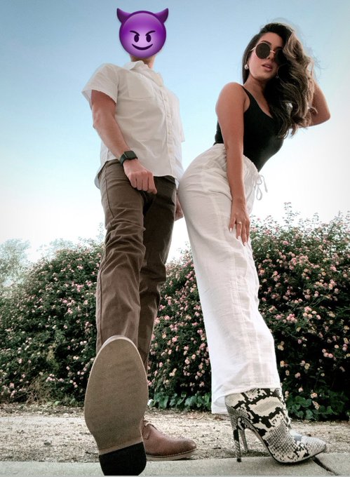 Headed to dinner on your dime #alphacouple https://t.co/YsAKmlKlET<a href="/tag/alphacouple"class="tags">#alphacouple</a>