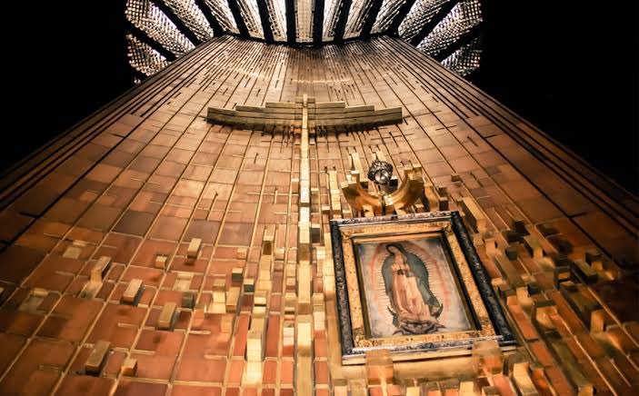 Dicen los “analistas políticos” que la Virgen de Guadalupe no es de los católicos; su “uso” lo puede hacer cualquiera, sin importar su fin. ¿Qué opinas?