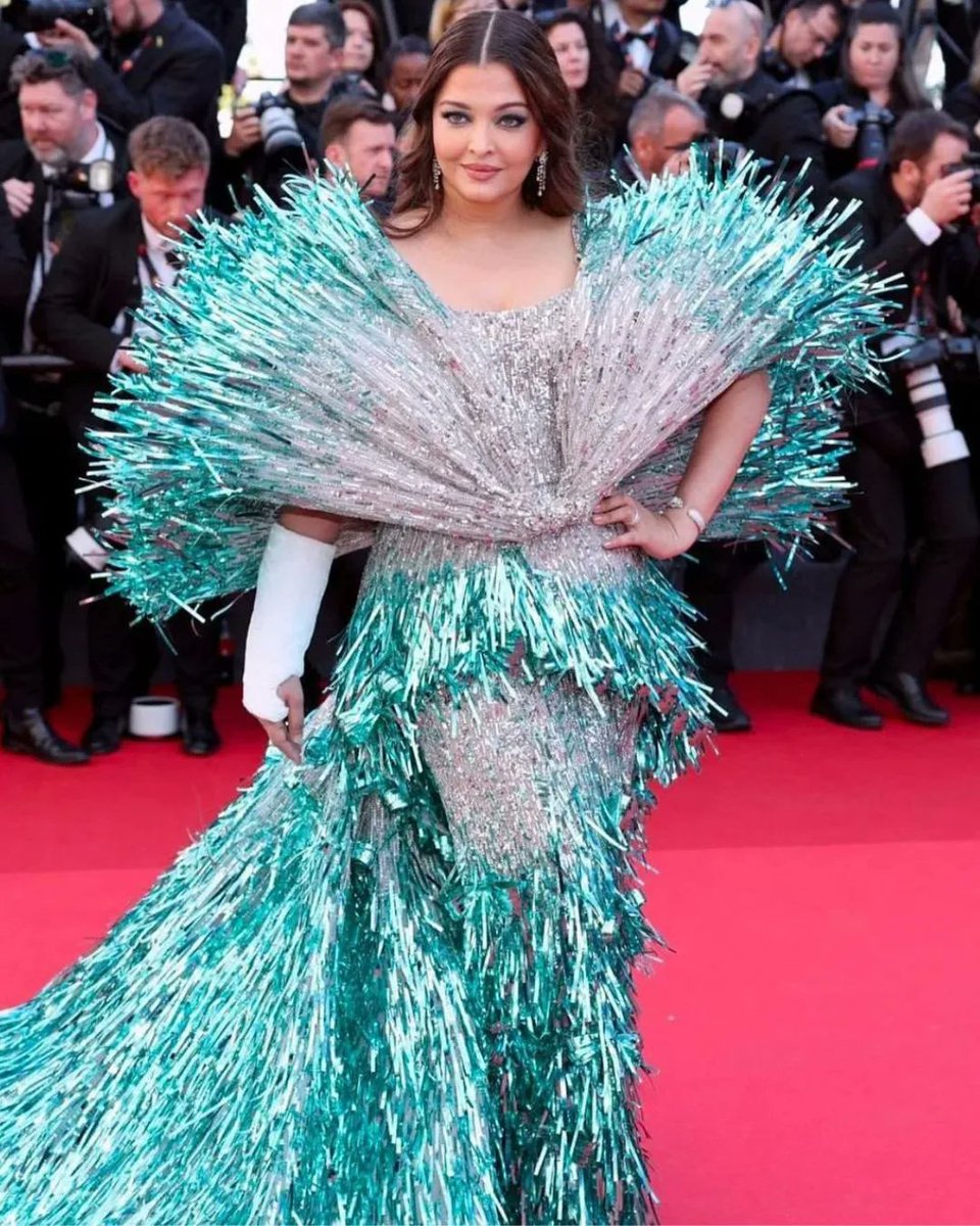 siima's tweet photo. Walking with grace, dressed in elegance, and radiating confidence. Indian actresses shine bright at Cannes. ✨

#Cannes #cannes2024 #cannesfilmfestival #southactress #aishwaryaraibachchan #sobhitad #urvashirautela #kiaraadvani #tollywood #bollywood #kollywood #sandalwood #siima https://t.co/64y5PJ0aEr